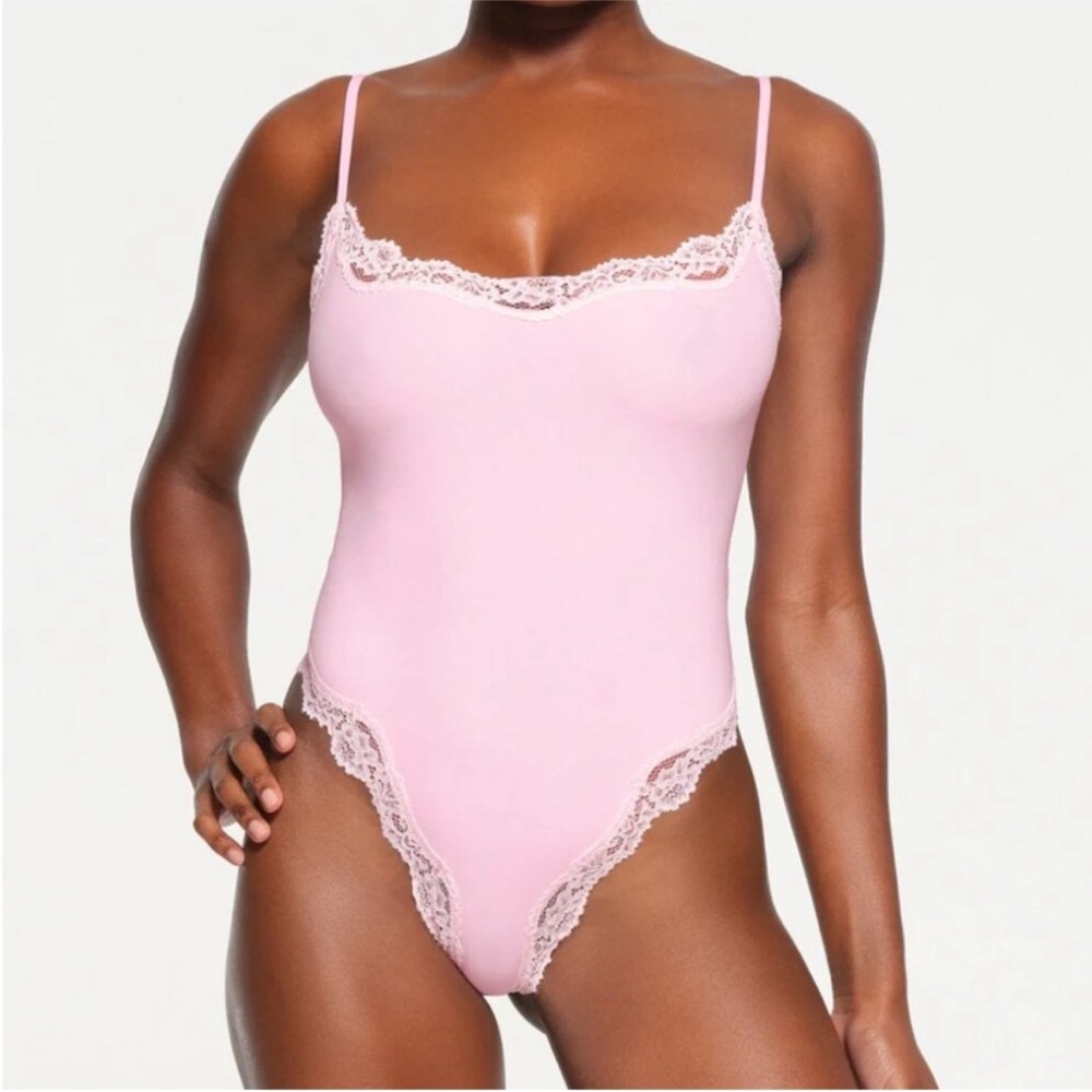 Skims fits everybody bodysuit in cherry blossom